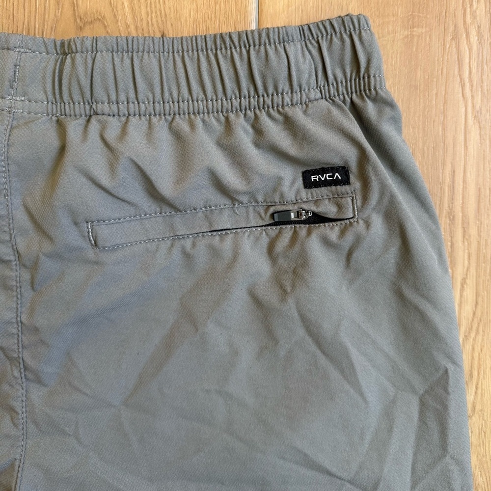 RVCA Gray Shorts Size S - Picture 3 of 4